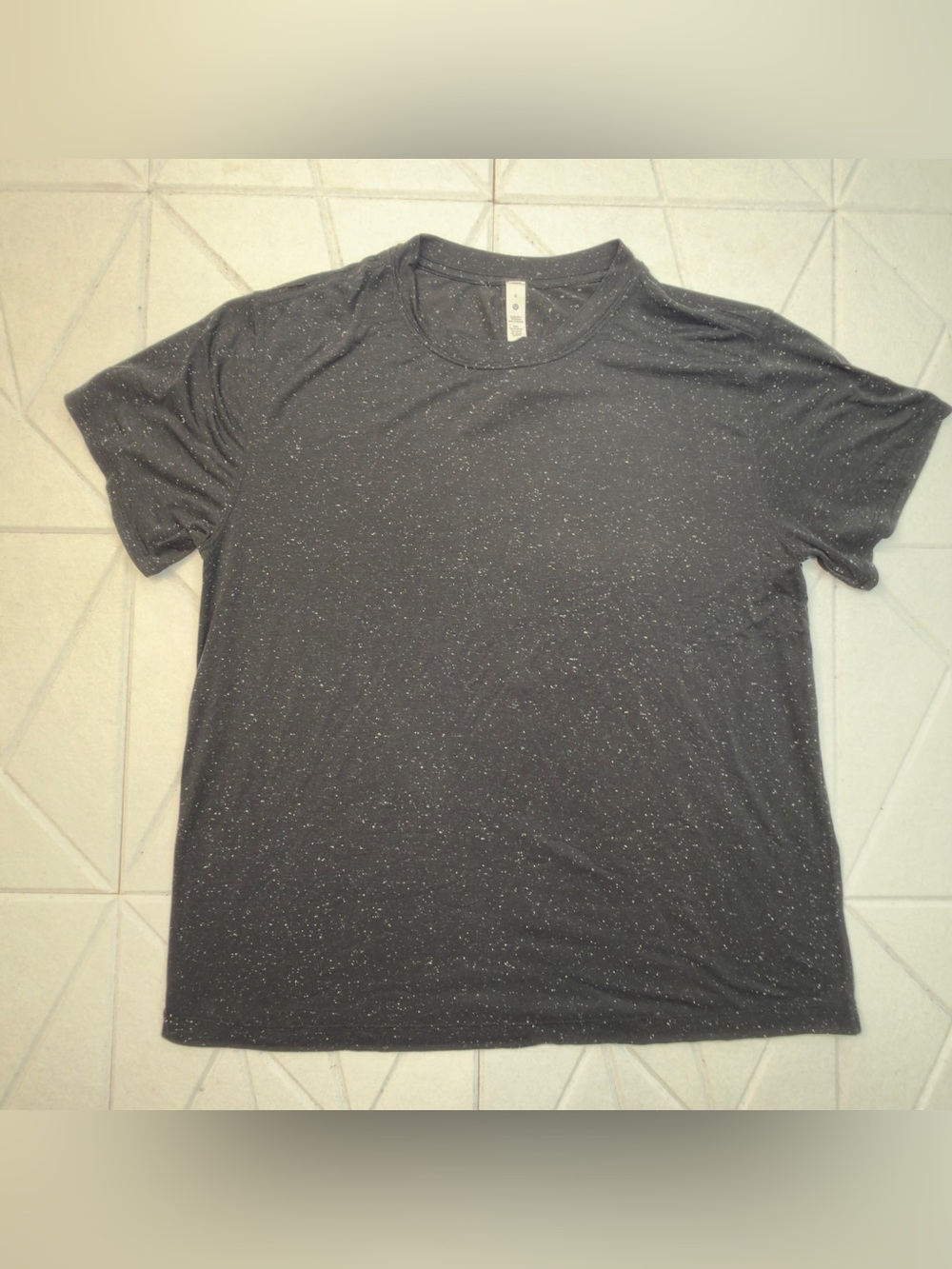 Lululemon Speckled Charcoal Black Crewneck T-Shirt Size 6 Lyocell Blend